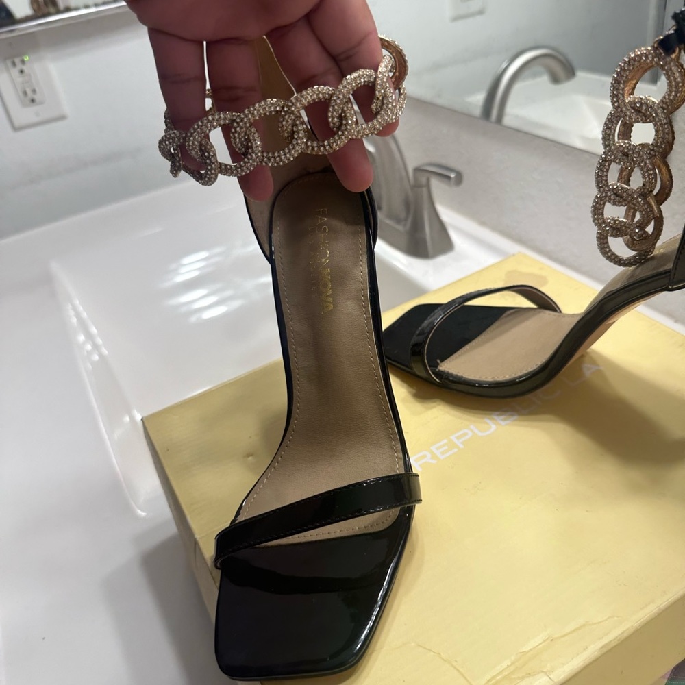 Fashion nova heels size 9